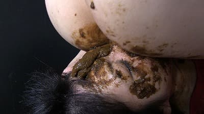 【レズ顔騎糞2】顔面騎乗呼吸困難・巨尻の重み・糞の臭いサンプル３０