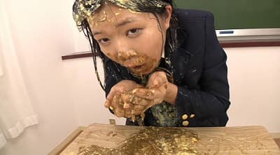 学校で壮絶なスカトロいじめ！女子校生がゲロ×ウンコまみれサンプル１２