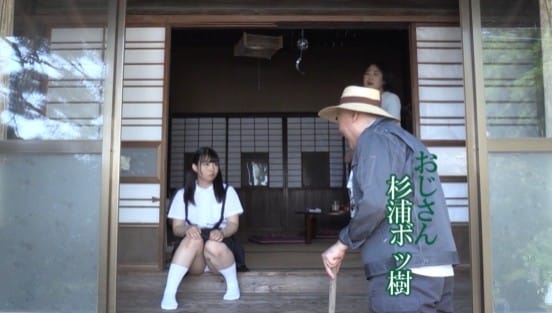 限りなく拡がる制服少女の肛門 「私のお尻の穴を拡げてください…」 前多まこサンプル１